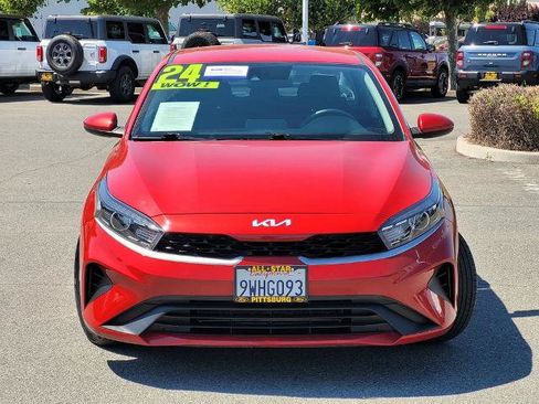 Used 2024 Kia Forte LXS FWD image 2