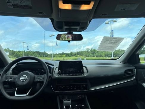 Used 2024 Nissan Rogue S FWD image 14