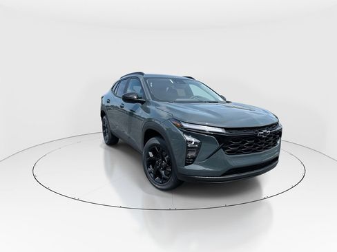 New 2026 Chevrolet Trax LT w/ Driver Confidence Package FWD image 2