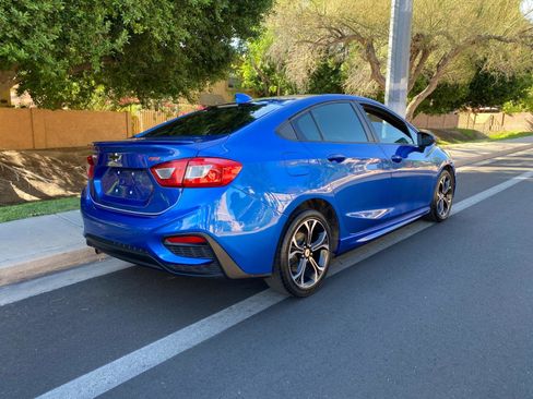 Used 2019 Chevrolet Cruze LT w/ Convenience Package FWD image 7
