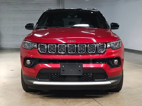 Used 2025 Jeep Compass Limited AWD/4WD image 2