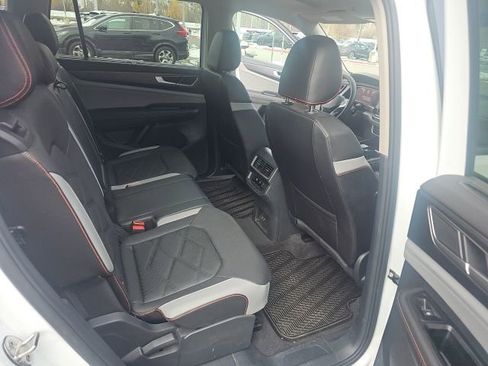 Used 2024 Volkswagen Atlas Peak Edition SEL image 10