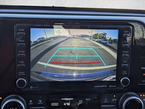 Used 2021 Toyota Highlander XLE image 13