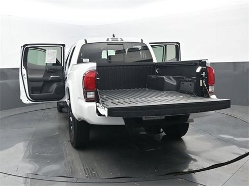 Used 2022 Toyota Tacoma SR5 w/ Technology Package image 36