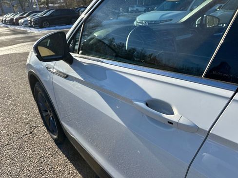 Used 2022 Volkswagen Tiguan SE image 12