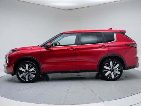 Used 2025 Mitsubishi Outlander SE AWD/4WD image 3