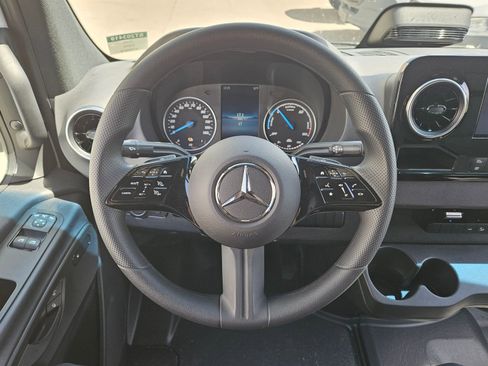 New 2025 Mercedes-Benz eSprinter 144 Cargo image 16