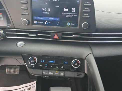 Used 2023 Hyundai Elantra SEL FWD image 11