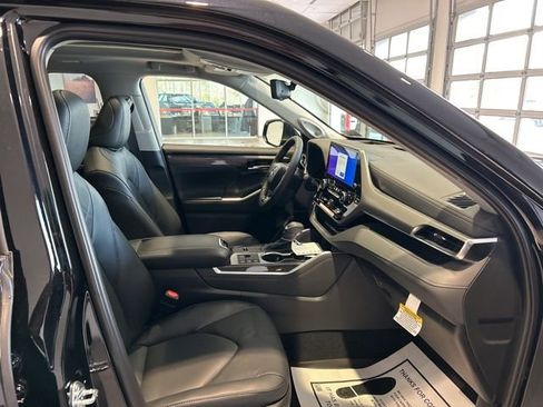 New 2026 Toyota Highlander Platinum AWD/4WD image 20