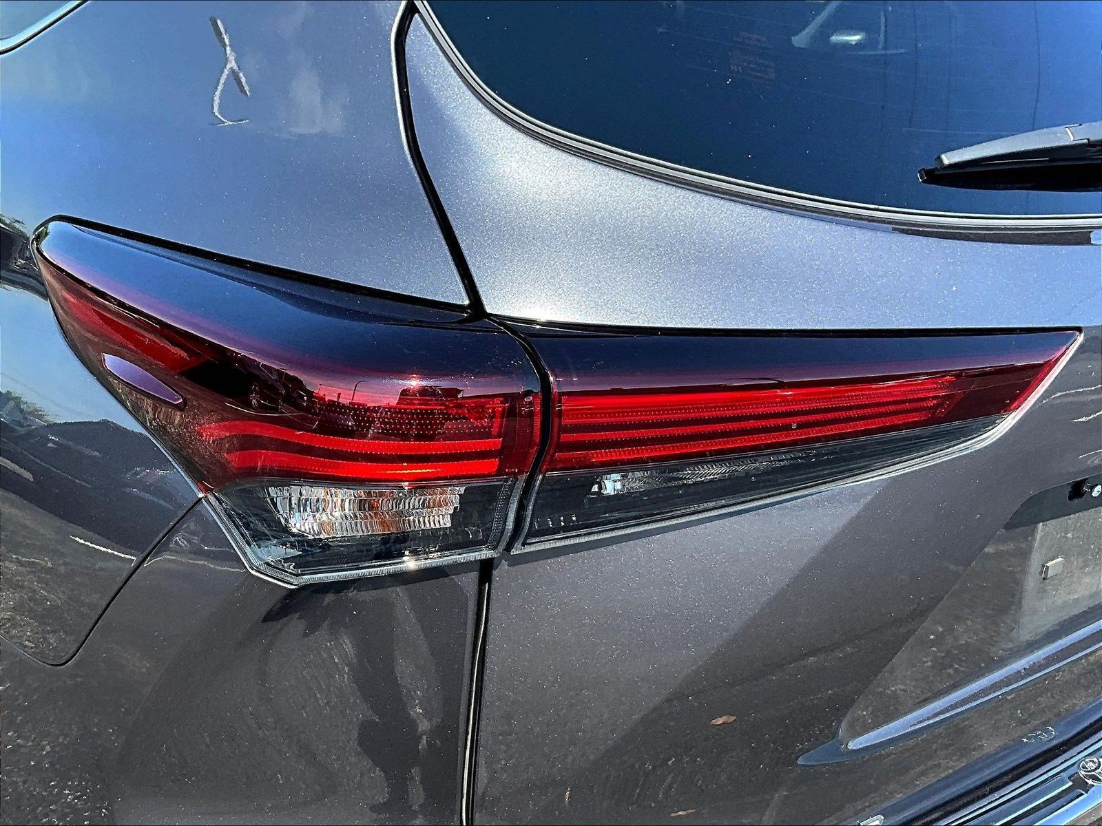 Used 2025 Toyota Highlander Platinum AWD/4WD image 23