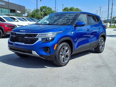 Used 2024 Kia Seltos LX AWD/4WD image 1