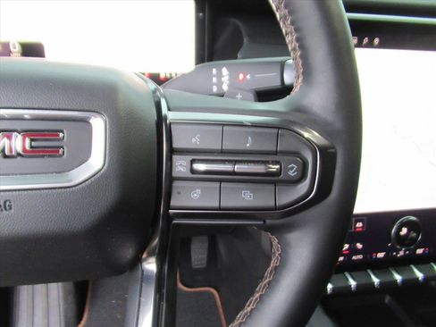 Used 2025 GMC Acadia AT4 image 20