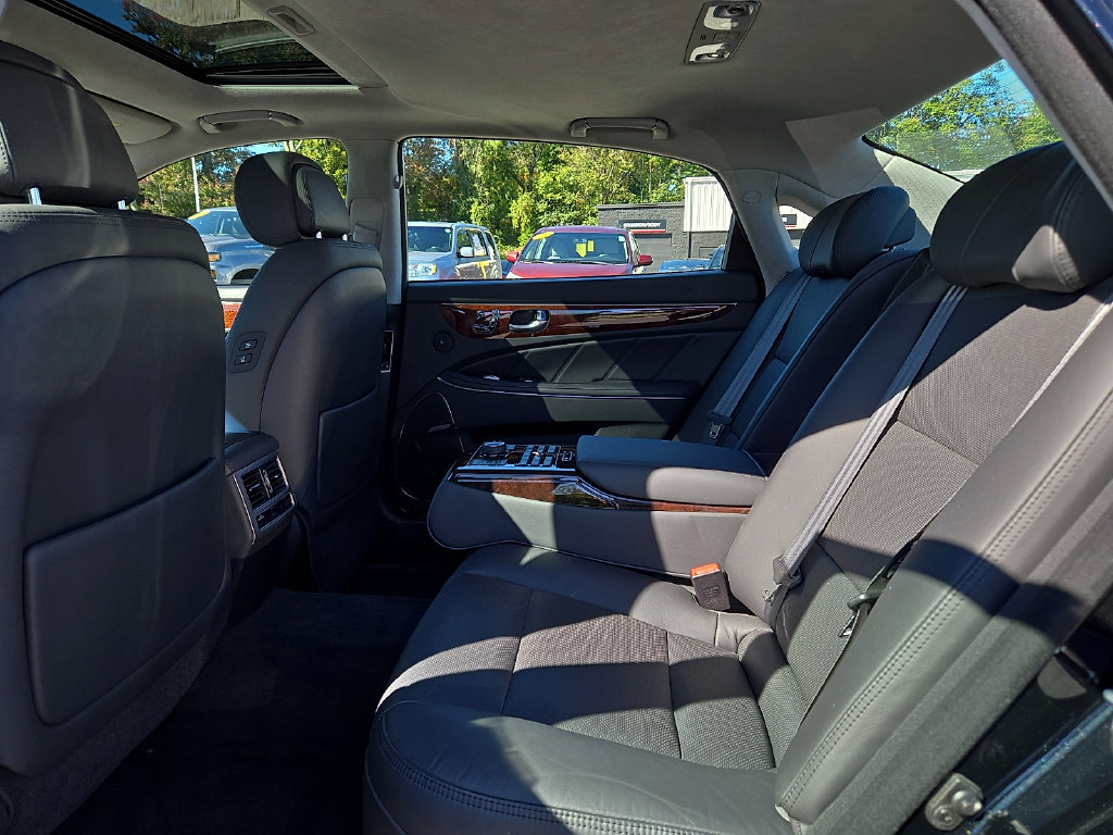 Used 2014 Hyundai Equus Signature RWD image 11