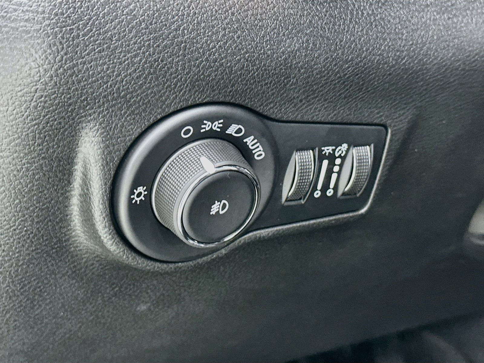 Used 2024 Jeep Compass Latitude w/ Convenience Group AWD/4WD image 10