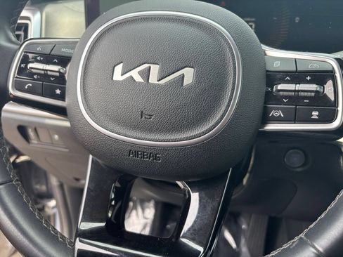 Used 2024 Kia Sorento S FWD image 30