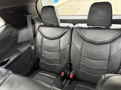 Used 2025 Cadillac XT6 Sport w/ Platinum Package image 18