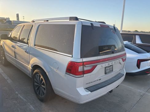 Used 2016 Lincoln Navigator L Select RWD image 8