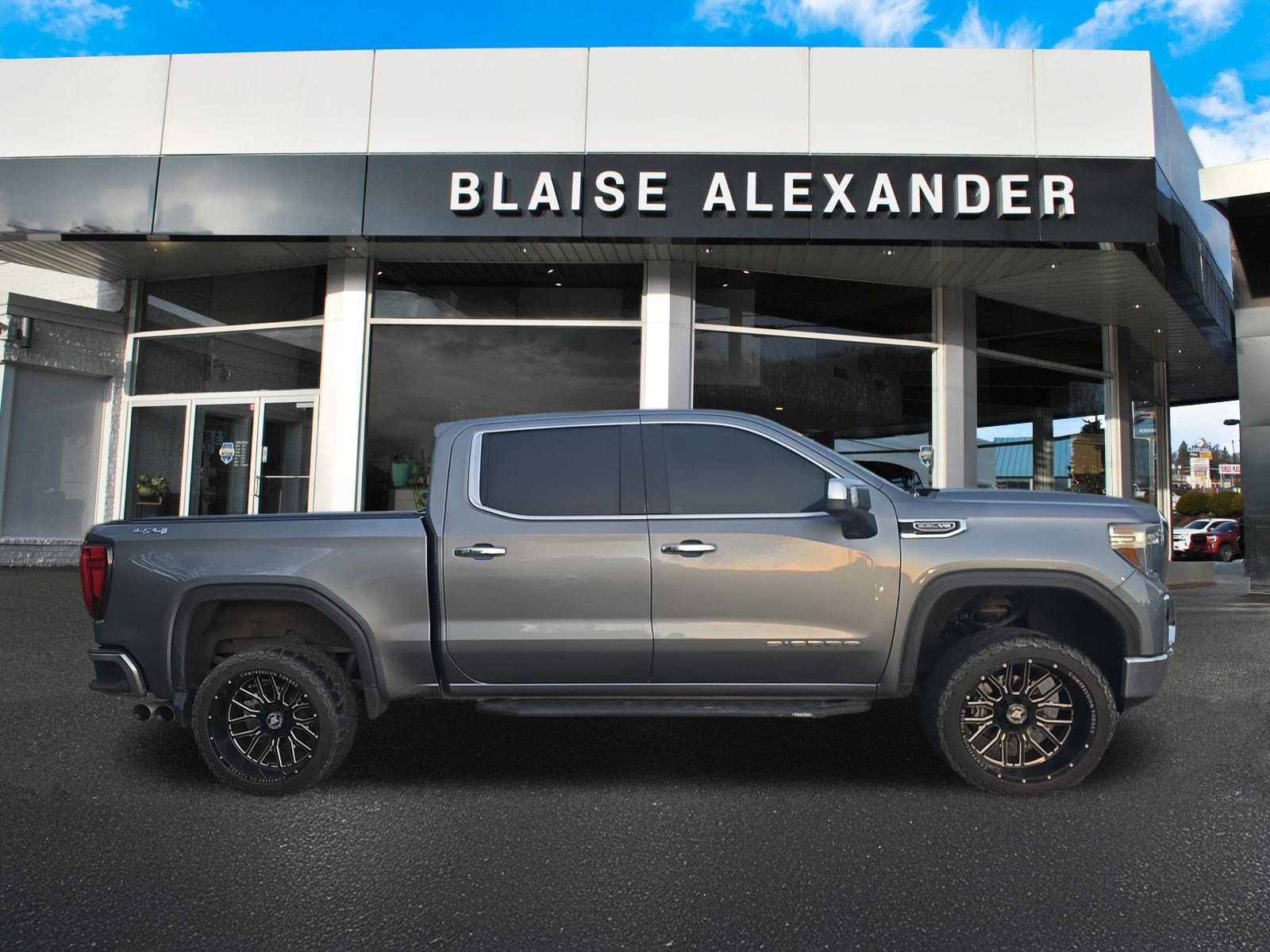 Used 2019 GMC Sierra 1500 SLT w/ SLT Premium Plus Package AWD/4WD image 2
