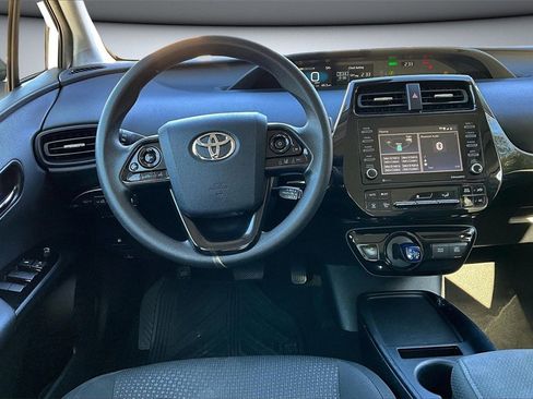 Used 2022 Toyota Prius L Eco image 9