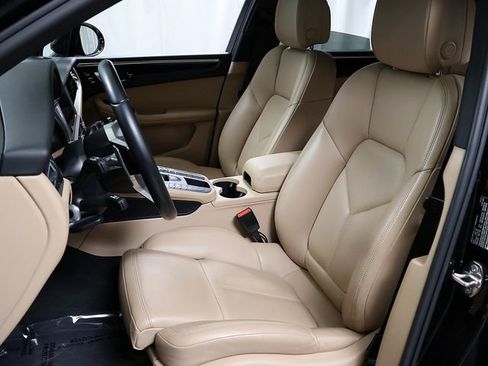 Used 2021 Porsche Macan image 10