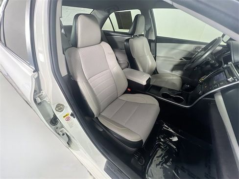 Used 2017 Toyota Camry SE image 29