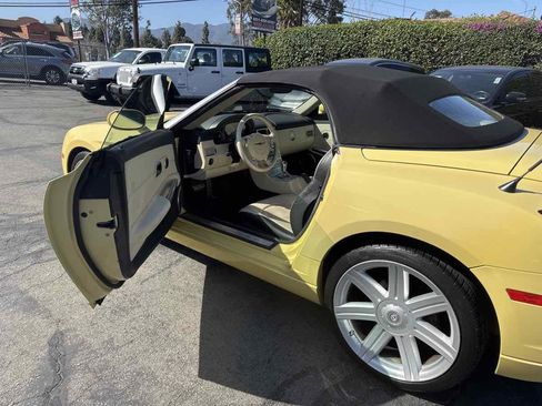 Used 2005 Chrysler Crossfire Limited image 16