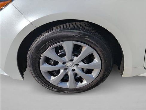 Used 2025 Toyota Corolla LE image 25