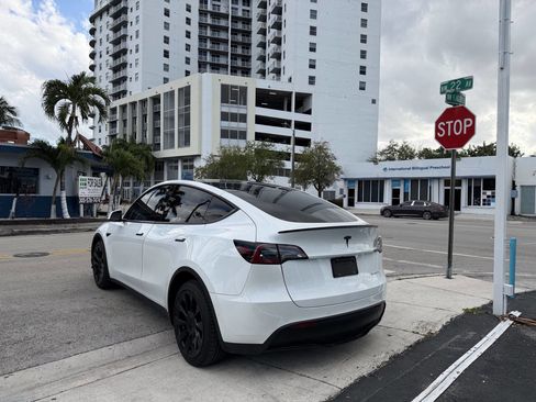 Used 2020 Tesla Model Y Long Range image 8