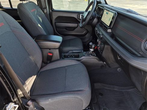 Used 2024 Jeep Wrangler Unlimited Rubicon w/ XTREMEE 35" Tire Package image 12