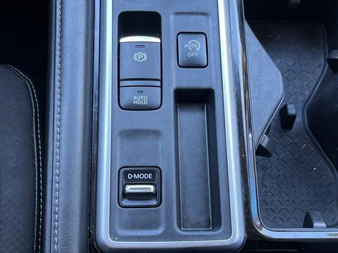 Used 2022 Nissan Pathfinder SL image 7