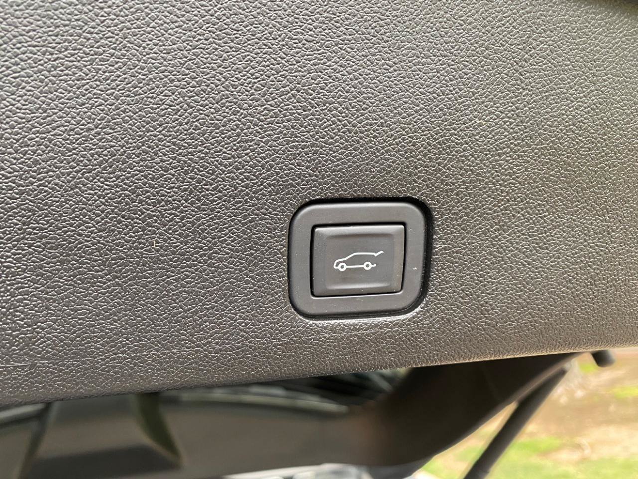 Used 2024 Cadillac XT6 Premium Luxury AWD/4WD image 11
