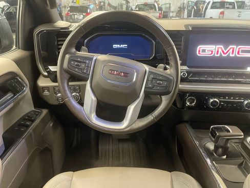 Used 2023 GMC Sierra 1500 SLT AWD/4WD image 17