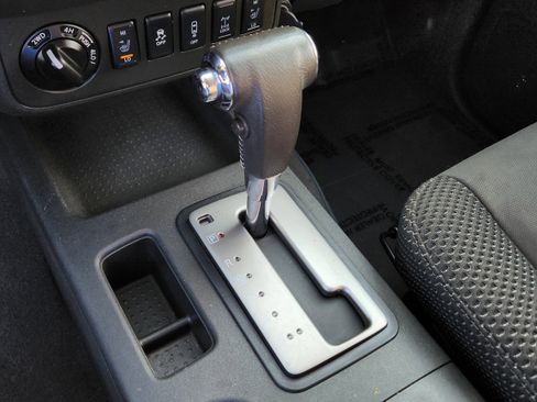 Used 2019 Nissan Frontier PRO-4X image 21