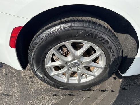 Used 2024 Chrysler Pacifica Touring-L FWD image 25