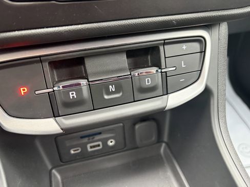 Used 2024 GMC Terrain SLT w/ Elevation Edition image 8