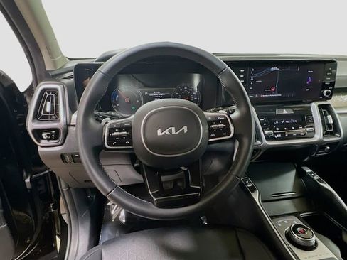 Used 2022 Kia Sorento S FWD image 11