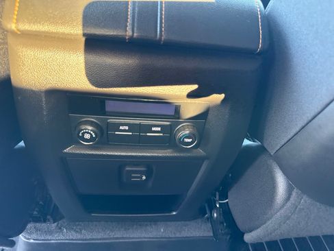 Used 2020 Chevrolet Traverse LT w/ Driver Confidence II Package AWD/4WD image 19