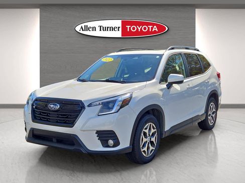 Used 2022 Subaru Forester Premium image 3