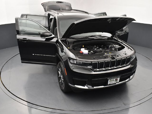 Used 2025 Jeep Grand Cherokee L Limited w/ Trailer Tow Package AWD/4WD image 25