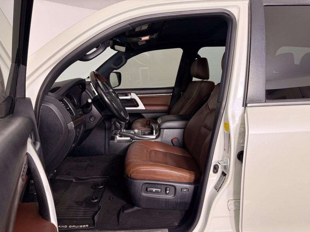 Used 2020 Toyota Land Cruiser w/ Four Season Floor Mat Package AWD/4WD image 2