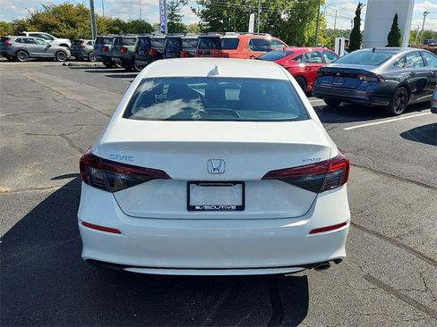 Used 2025 Honda Civic Sport image 5