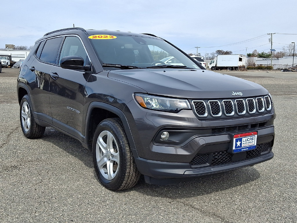 Used 2023 Jeep Compass Latitude AWD/4WD image 2