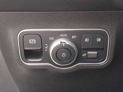 Used 2026 Mercedes-Benz GLB 250 4MATIC image 22