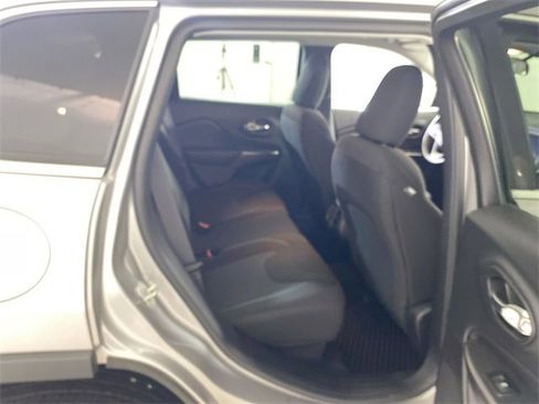 Used 2019 Jeep Cherokee Latitude w/ Cold Weather Group image 31
