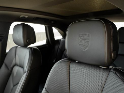 Certified 2025 Porsche Macan image 23