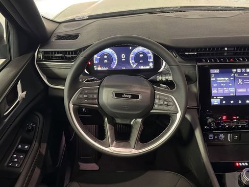 New 2025 Jeep Grand Cherokee L Laredo image 28