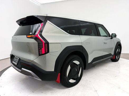 Used 2024 Kia EV9 Light Long Range image 17