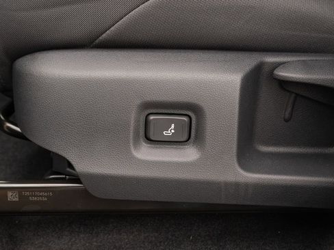 Used 2025 Toyota Tacoma SR image 19