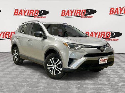Used 2018 Toyota RAV4 LE FWD image 1