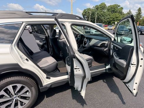 Used 2024 Subaru Outback Premium AWD/4WD image 27